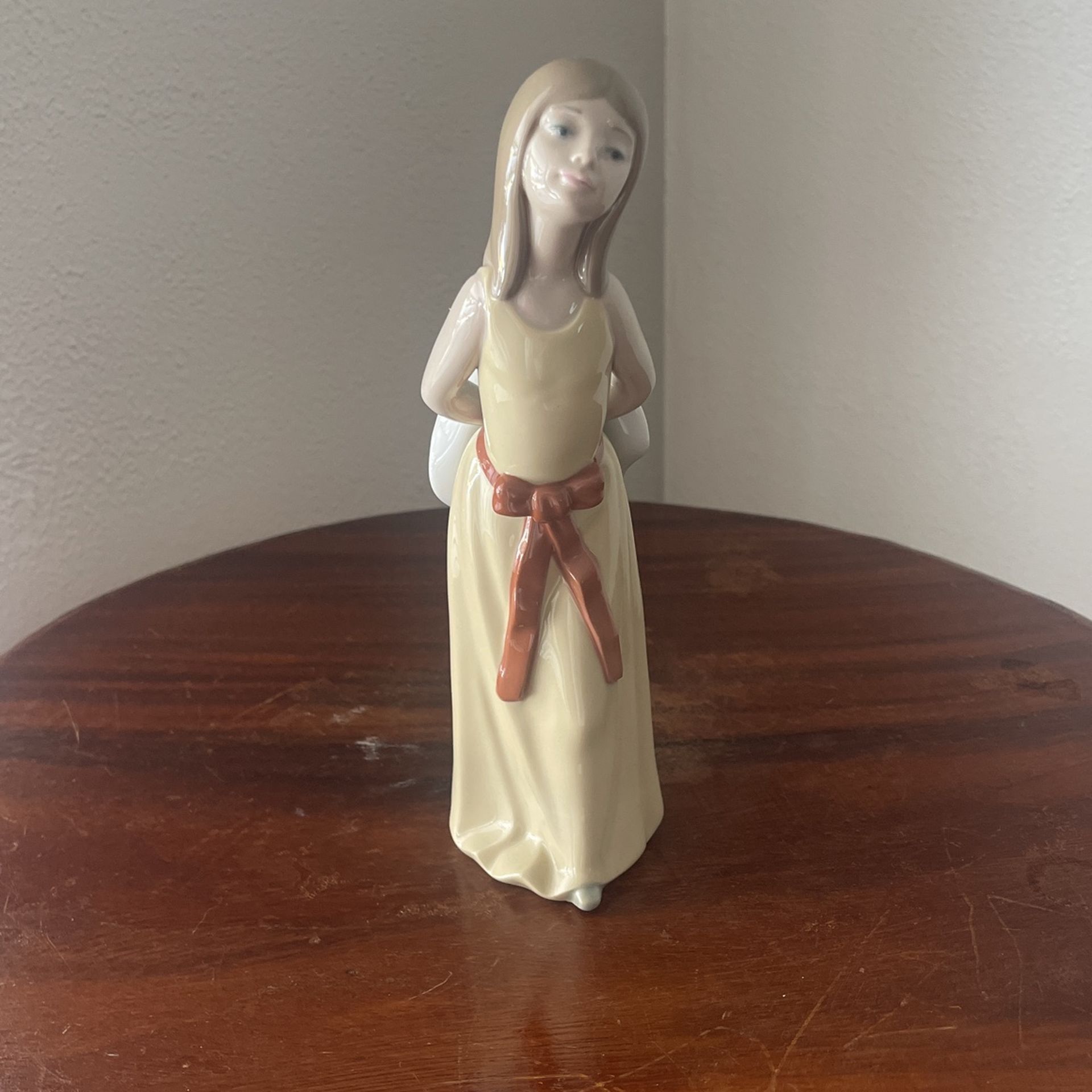LLADRO “Girl with Hat Behind Her Back