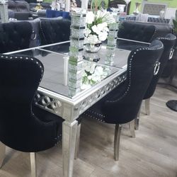 New dining table, lightly used, with 6 chairs, black color