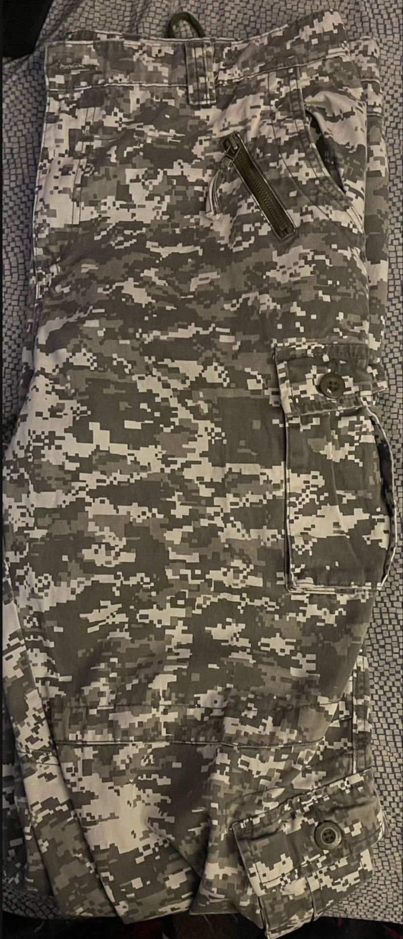 Size 42. New Camoe Pants