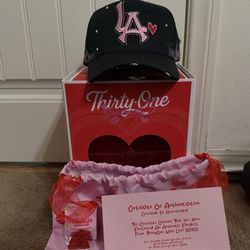 31 Hats Sweethearts “XOXO”