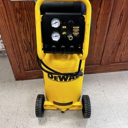 Dewalt 15 Gal 225 Psi Air Gallon 