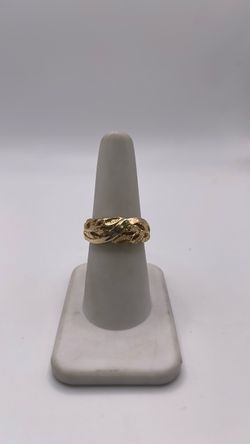 14K ring with leaves to the sides
