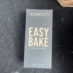 Huda beauty Easy Bake perfum 