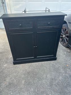 Narrow cabinet