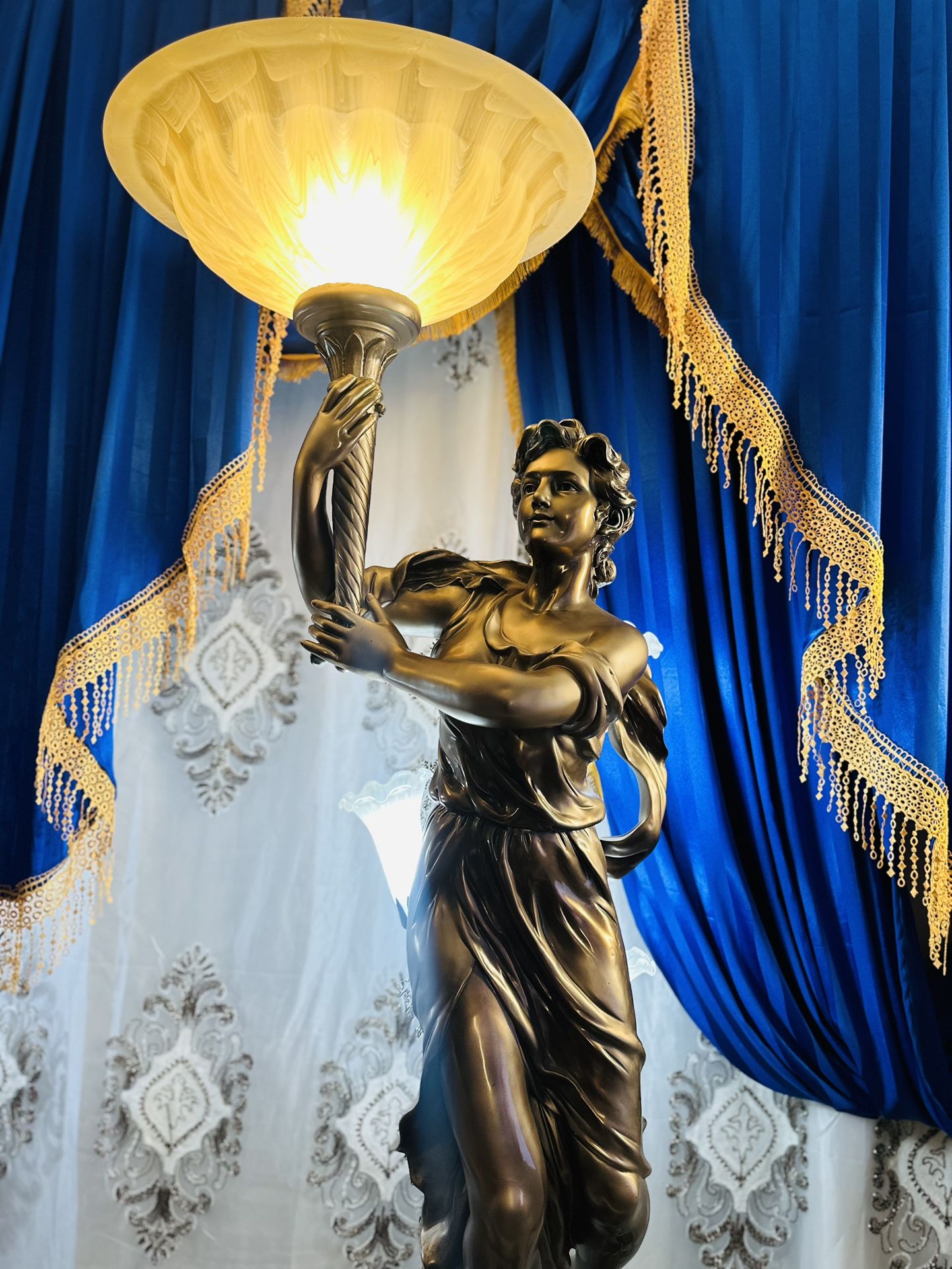 TORCHIERE Maiden Statue Floor Lamps