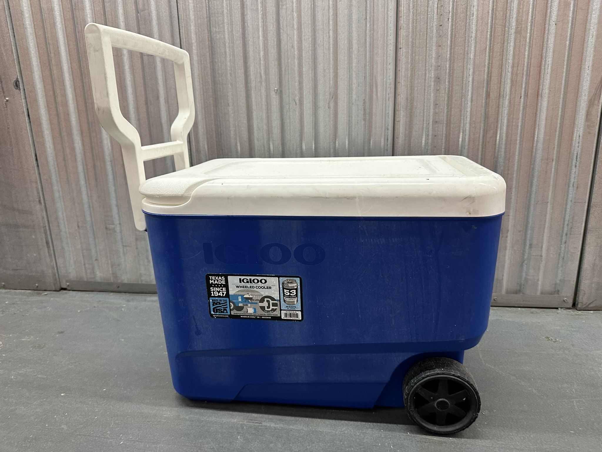 Igloo 38 QT Wheelie Hard Sided Cooler with Wheels, Blue