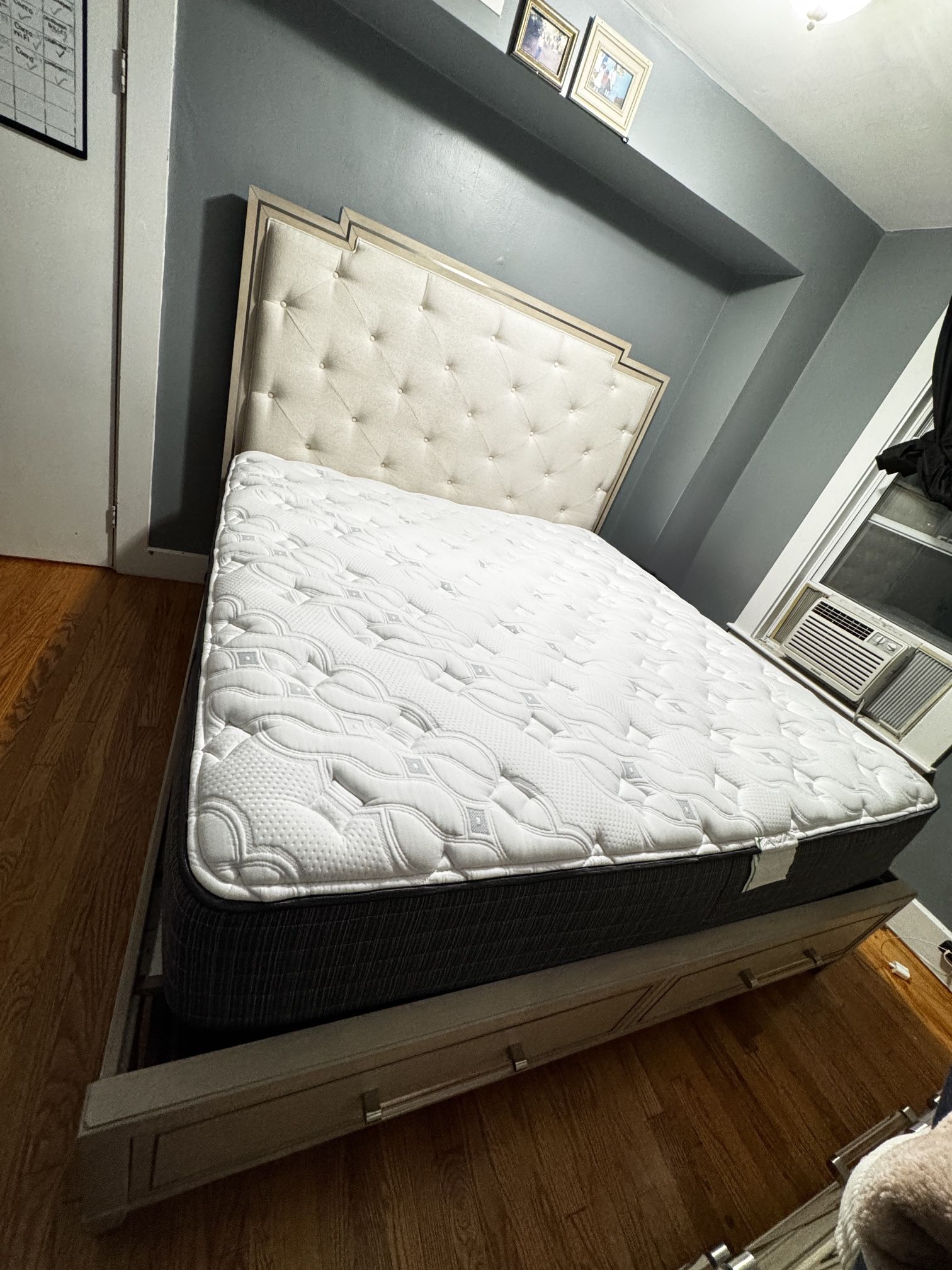 Raymour & Flanigan King Size Bed Set