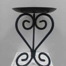 Beautiful Metal Pillar Candleholder 