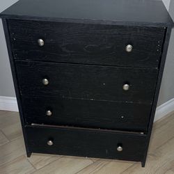 4 Drawer Dresser – Good Condition
