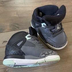 Jordan 3  Spizike 684932-015 Mint Foam Kids Size 4C