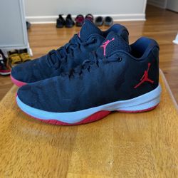 ALMOST NEW CONDITION JORDANs size 5Y 