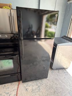 GE top bottom fridge