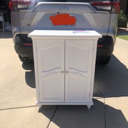 White Hutch Good Condition 