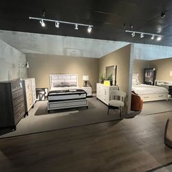 Queen Bed, Dresser, Mirror And Nightstand 