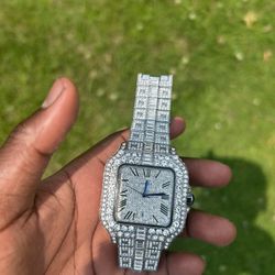 Cartier watch it comes with extra links and a box