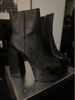 High heel boots