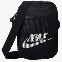 Nike Heritage Small Crossbody Bag – Black / White