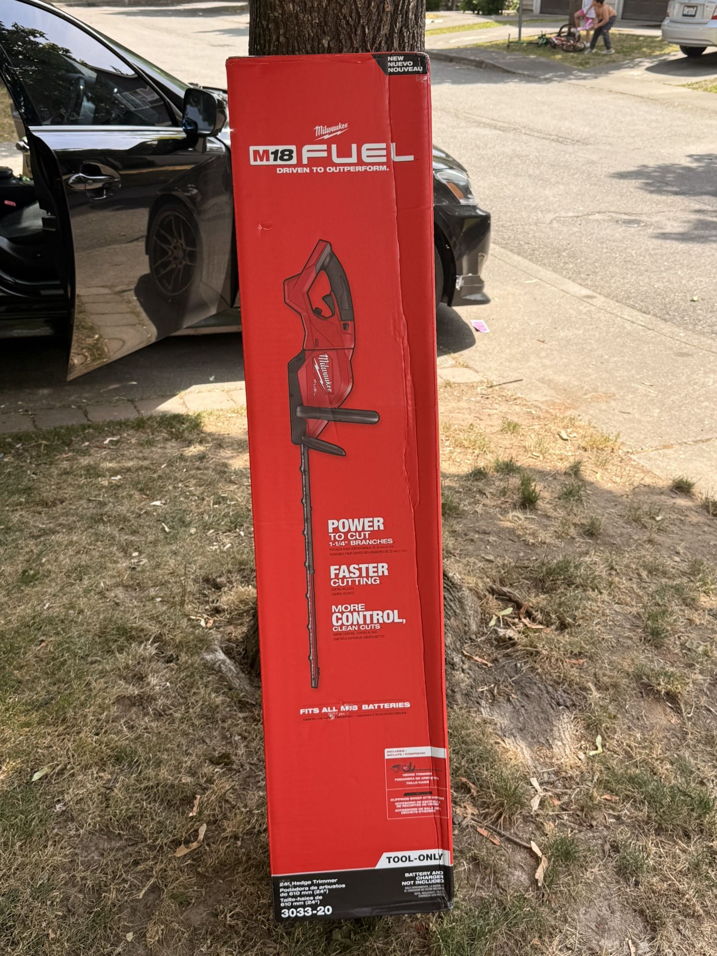24" Milwaukee Fuel M18 Hedge Trimmers