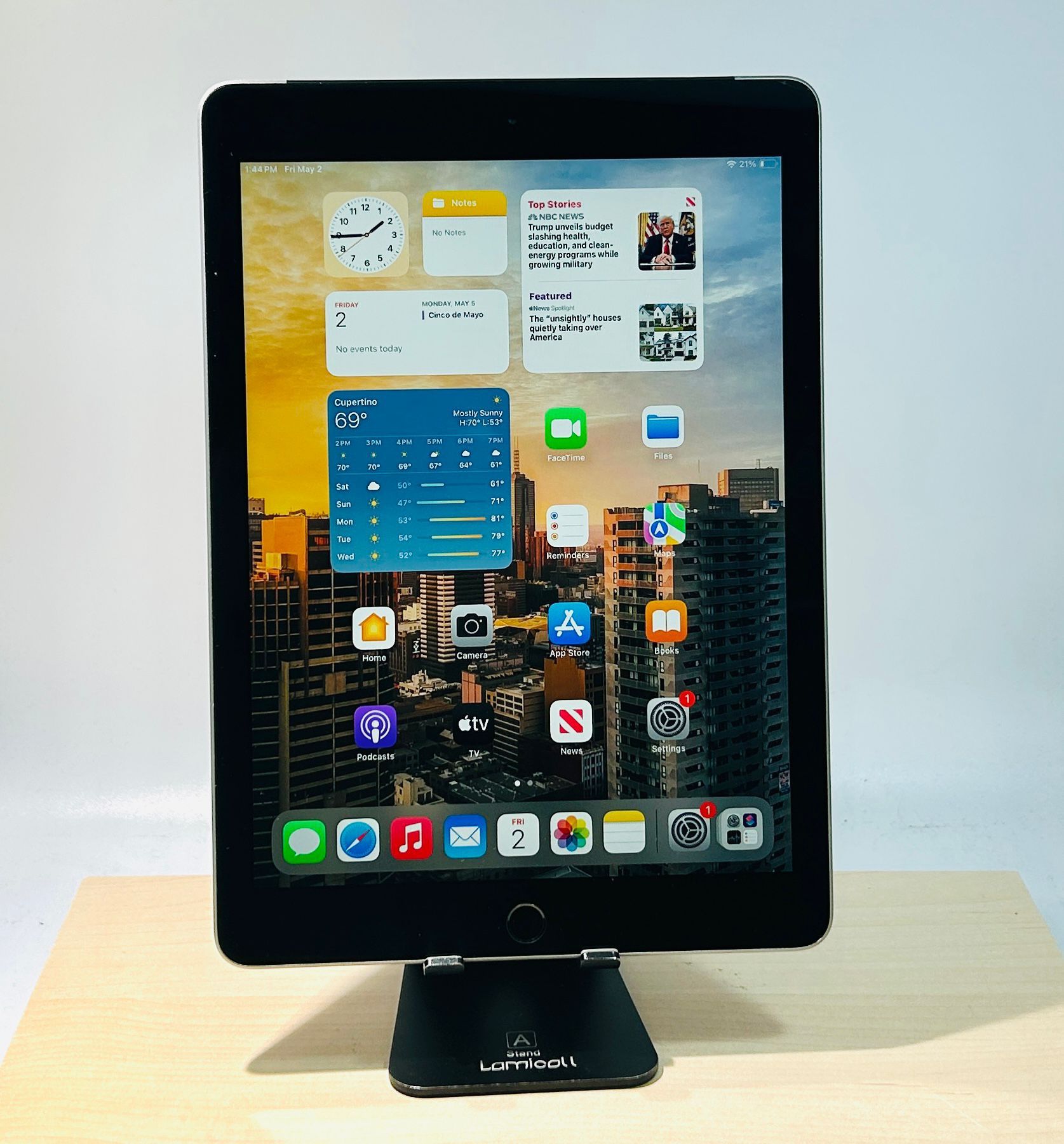 Apple iPad 6th Gen 32GB Cellular Unlocked 9.7” Display