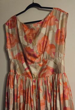 A silk print dress with lining and back zipper