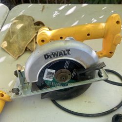 DeWalt Saw
