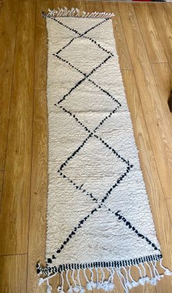 Vintage Moroccan runner white good condition  as is pick up deliver  85"x24"