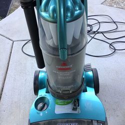 Bissel healthy home vacuum cleaner previously owned