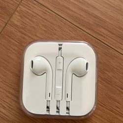Apple - EarPods with 3.5mm Plug - White
