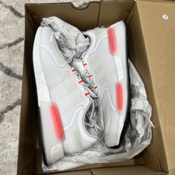 NEW! Adidas Men’s 9.5 Shoes