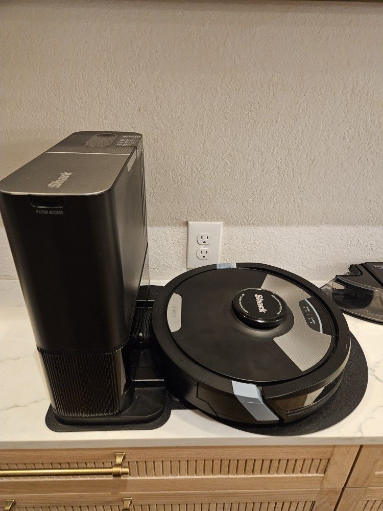 Shark AI Ultra 2-in-1 Robot Vacuum and Mop XL