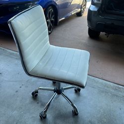 White desk Chair