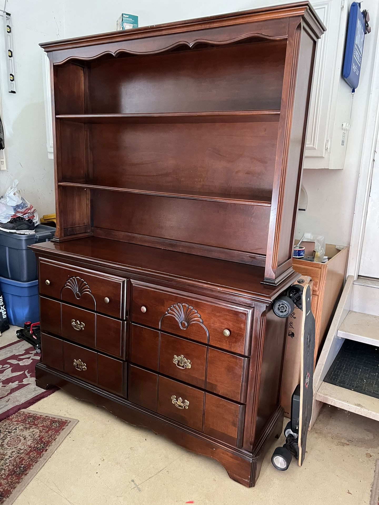 Dresser With Hutch- 6 Drawers 