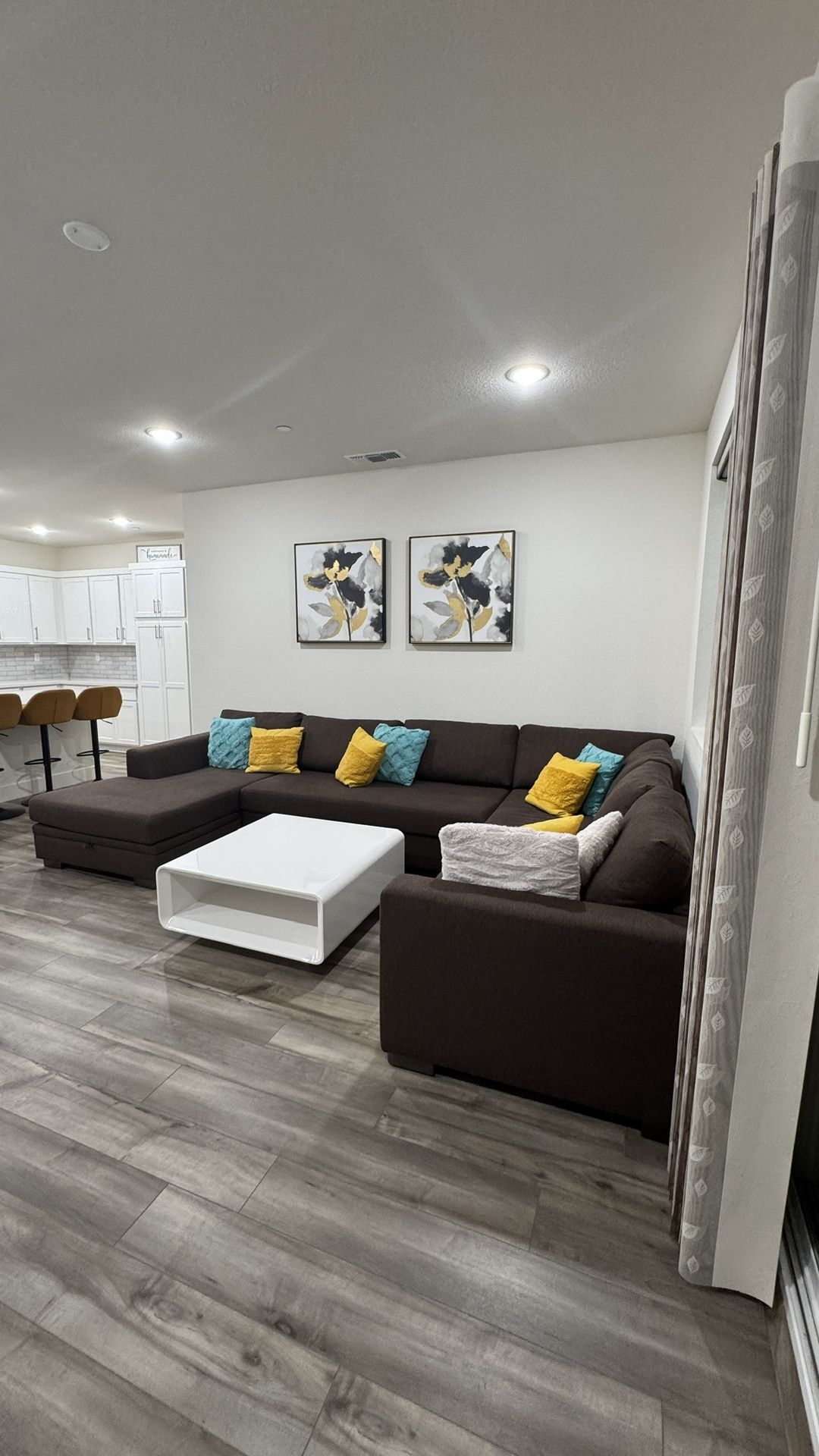 Luxury Sectional Sofa with Storage – Excellent Condition