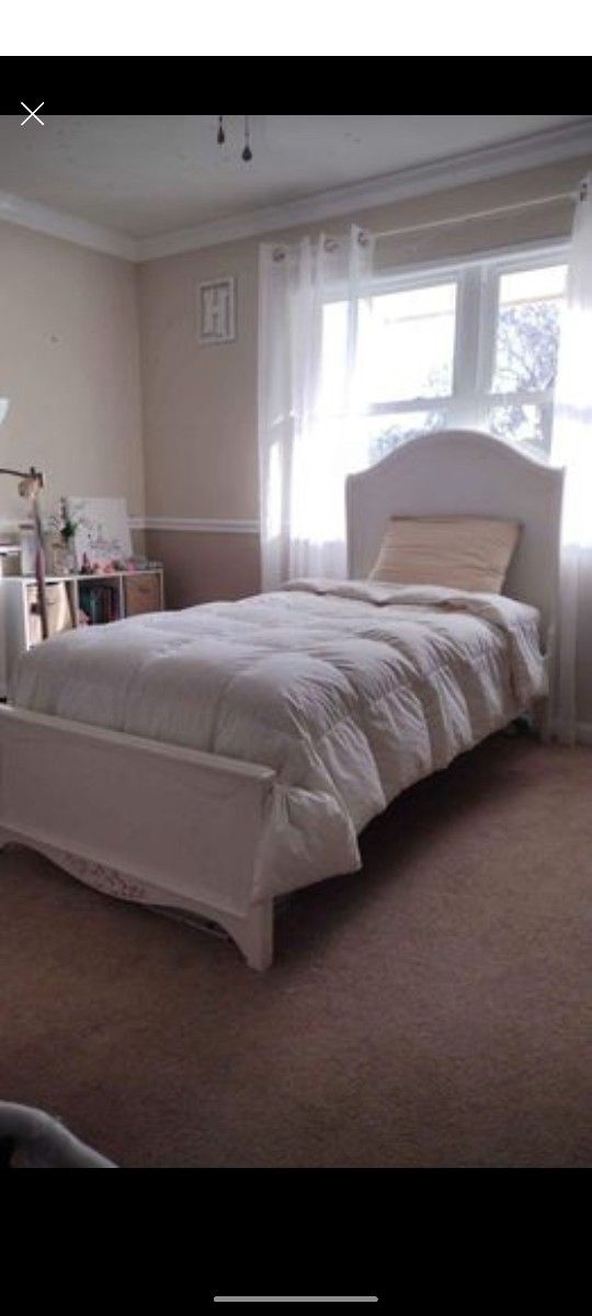 White Twin wood White Bed