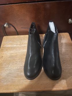 Woman black boot 9.5