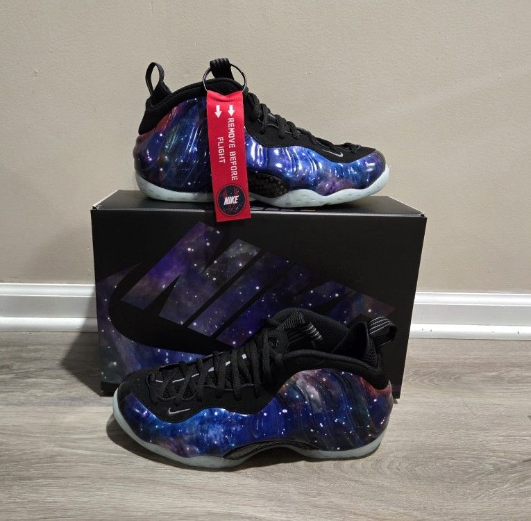 Nike Air Foamposite One
Galaxy