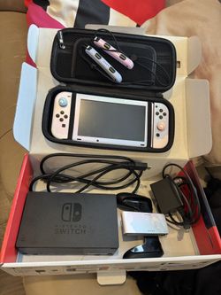 Nintendo Switch w/ Case & Pink/purple Pastel Theme