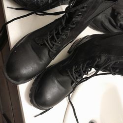 Cute Black Boots SIZE 9