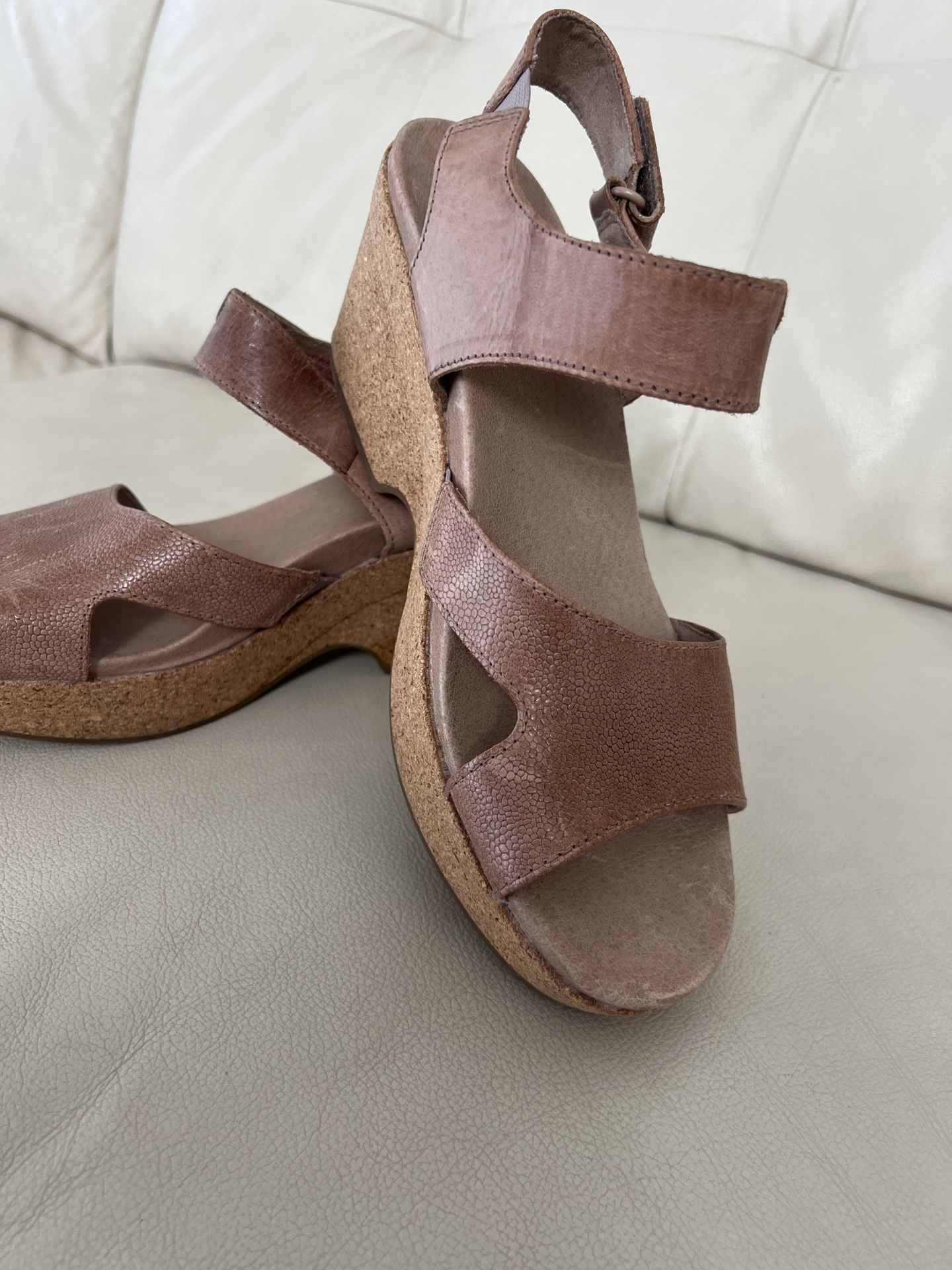 Earth Khaya Kella Taupe Brown Leather Cork Wedge Platform Sandal Shoe Size 9,5