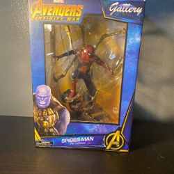 Spider-Man Statue 