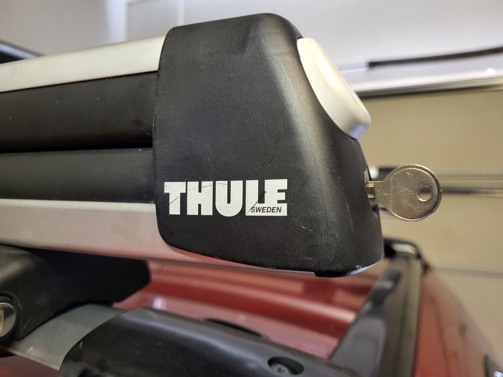 Thule Universal Flat Top 6 Ski & Snowboard Rack for Sale in North Las