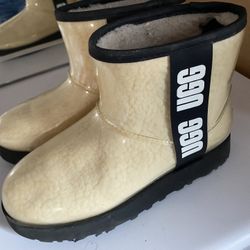 Uggs Size 7 Women 