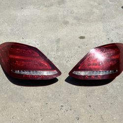 2015 - 2018 MERCEDES BENZ C-CLASS C300 LH DRIVER SIDE / RH PASSENGER SIDE TAILLIGHT OEM