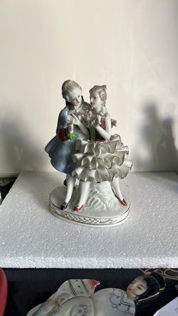 Colonial revolution couple