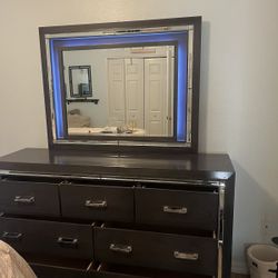 Queen Bedroom set & Mattress Available 