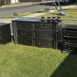 Night stands and desser