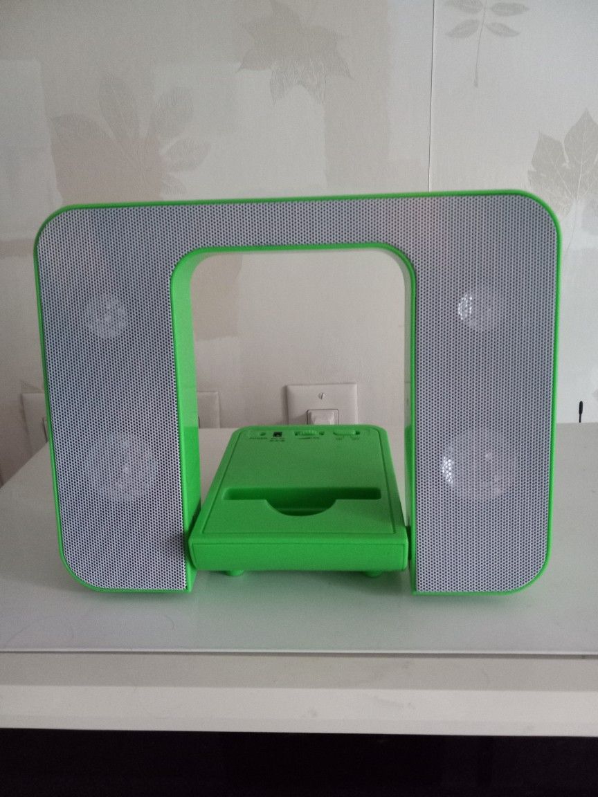 SPEAKER SYSTEM FOR PHONE/MP3 OR OTHER AUDIO DEVICES. BY iWORLD.