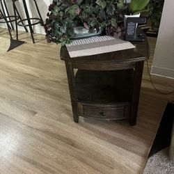 2 Matching End Tables