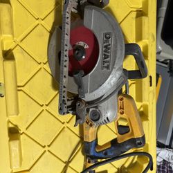 Dewalt Saw 