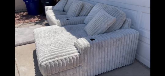 Large Gorgeous Grey Sectional $350 OBO